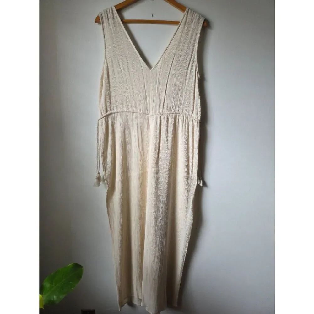 EUC LIKE NEW ASOS CREAM DOUBLE V NECK BEACH / POOL / VACATION JUMPSUIT SIZE 0